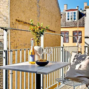 Apartment Sanders Leaves - Charming Three-bedroom In Downtown, Kopenhagen