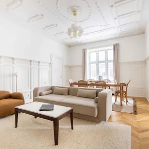 Appartement Large In By Tivoli Gardens, Kopenhagen