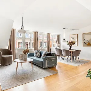 Apartment Sanders Leaves - Precious Two-bedroom Penthouse In Downtown, Kopenhagen